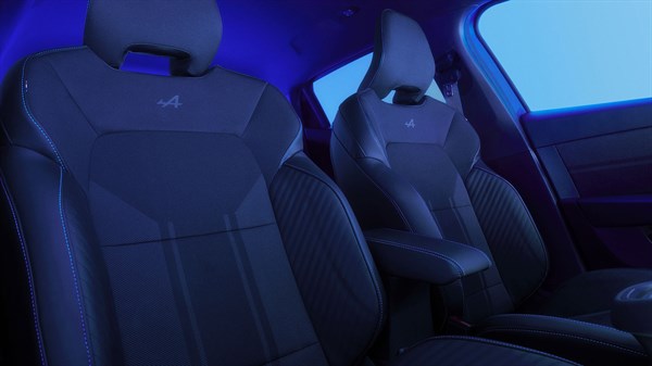 Renault Clio E-Tech full hybrid - upholstery and steering wheel