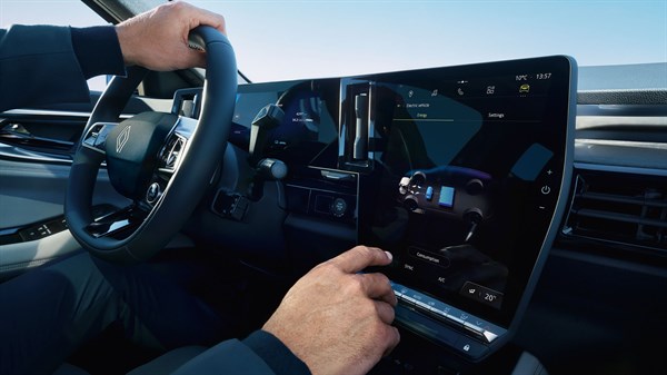 774 cm2 d’écrans openR haute résolution- Renault Espace E-Tech full hybrid
