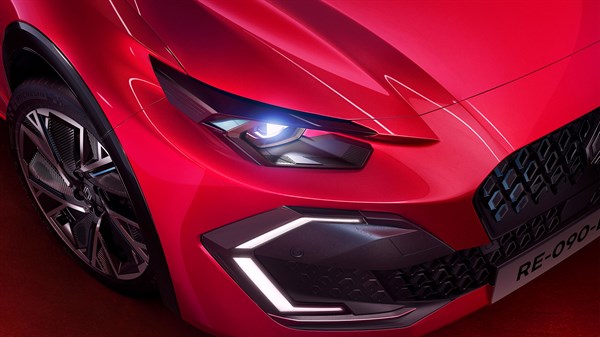 signature lumineuse inédite en demi-losange - Renault RB3B1 E-Tech