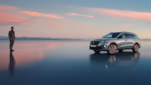 professionnels - Renault Espace full hybrid E-Tech