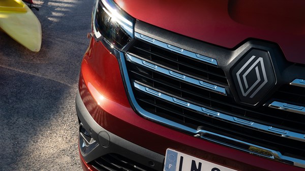 Renault Trafic Combi - calandre modernisée chromée

