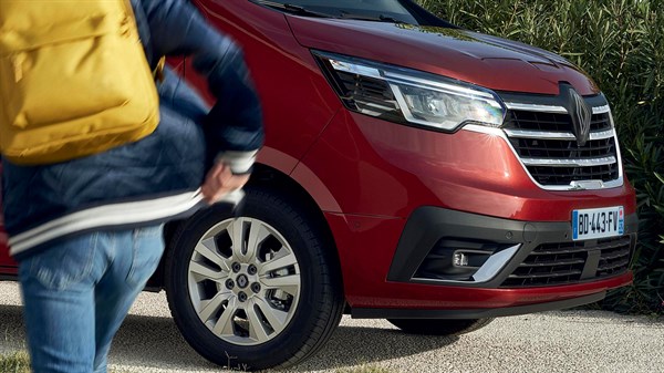 Renault Trafic Combi - silhouette dynamique avec jantes 17''

