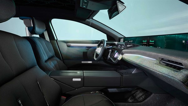 cockpit dans un esprit « Shy Tech » : discret, fonctionnel et minimaliste