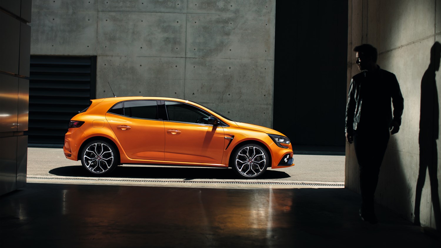 Renault MEGANE R.S. - véhicule Orange Tonic de profil