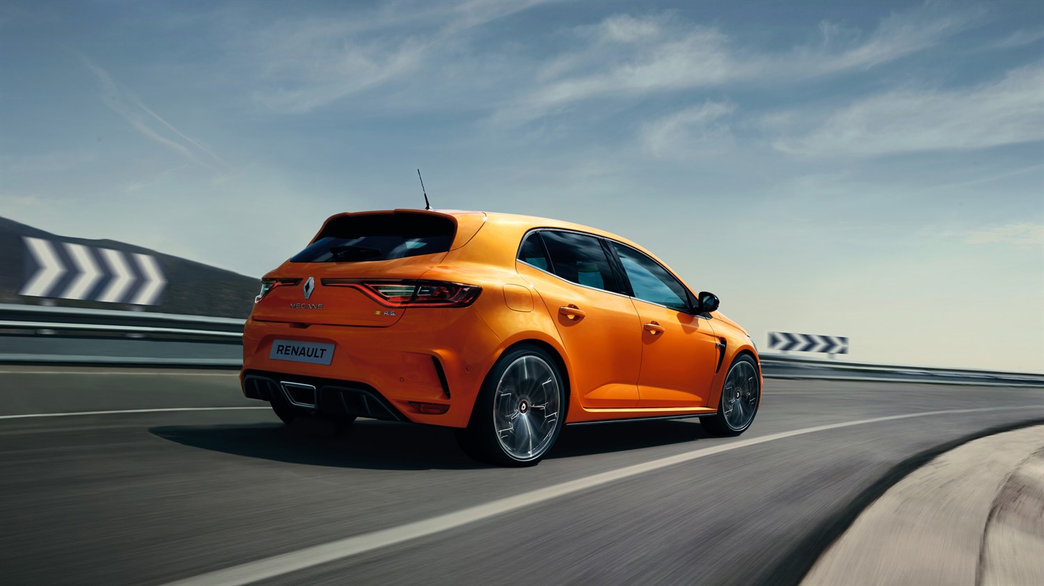 Renault MEGANE RS - voiture sportive entammant un virage