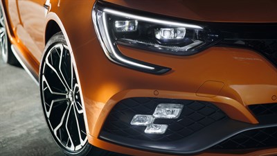 Renault MEGANE R.S. - Zoom sur la signature lumineuse avant