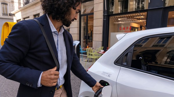 Nouvelle TWINGO Electric recharge au travail